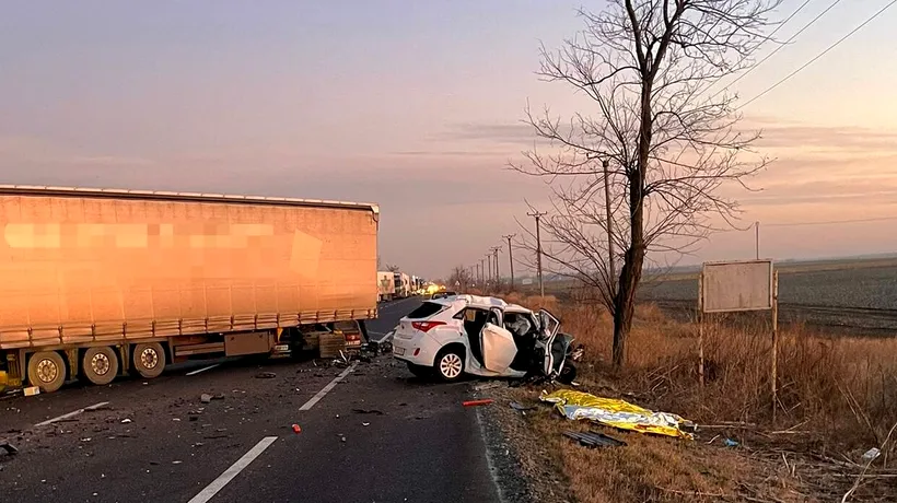 Grav accident în Ialomița: Trei oameni au MURIT pe loc, după ce o mașină a intrat într-un camion / Trafic blocat între Buzău și București