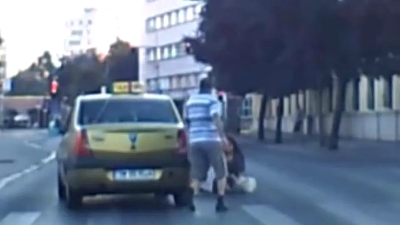 ȘOCANT. Se întâmplă ziua pe o stradă din Timișoara. Femeia este pusă la pământ și tot ce se întâmplă apoi se vede în aceste IMAGINI