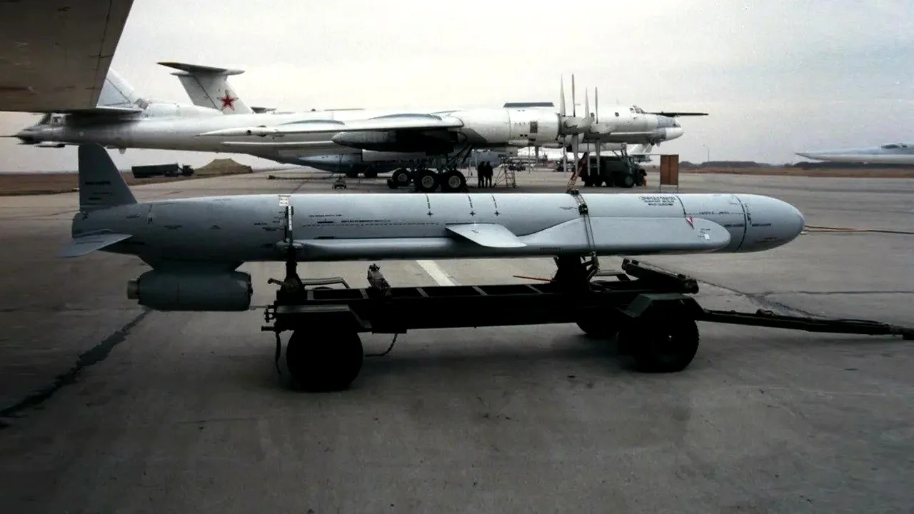 Defence Express: Rusia atacă Ucraina cu rachete de croazieră care au ”focoase nucleare simulate”