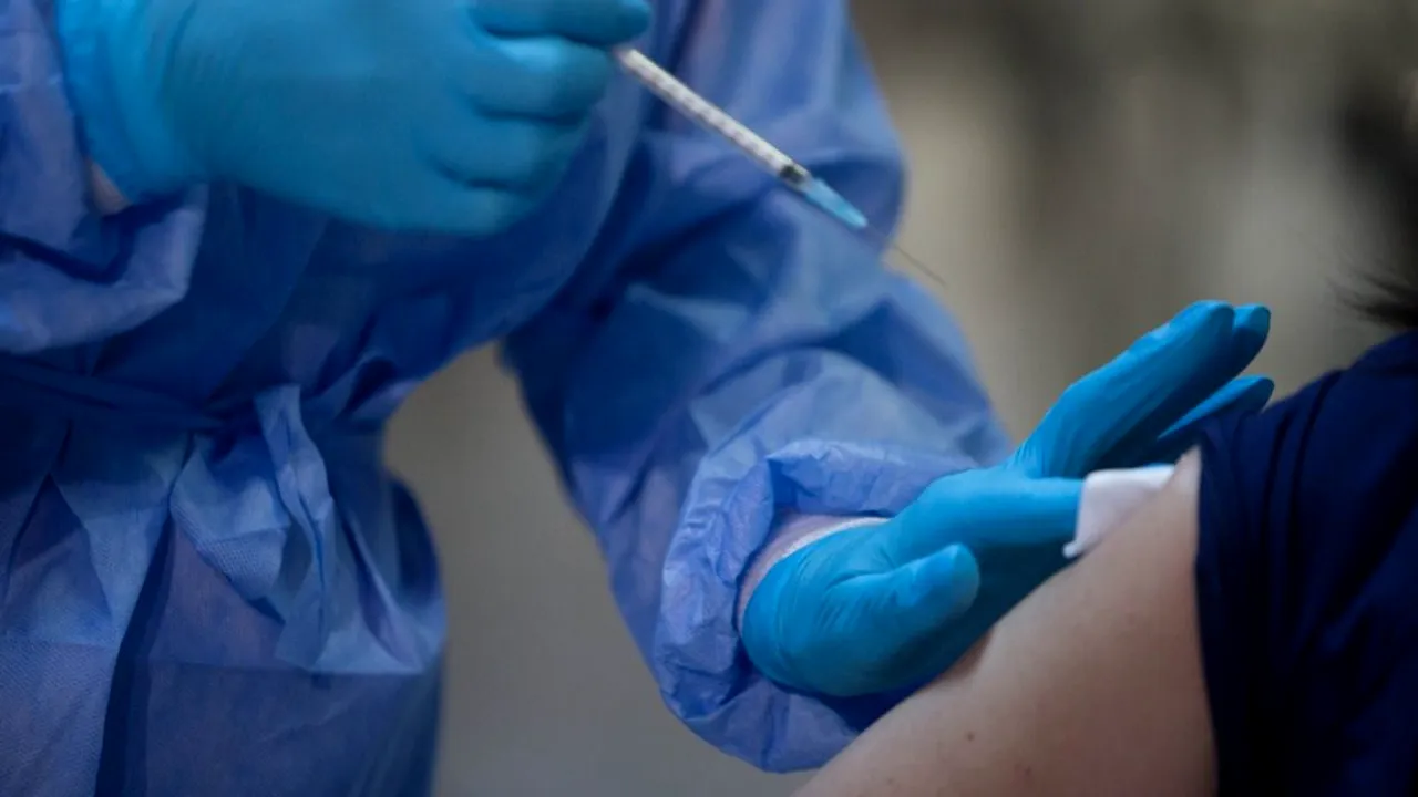 Peste 125.000 de persoane au fost vaccinate anti-Covid în România, din 27 decembrie. Câte efecte averse au fost înregistrate