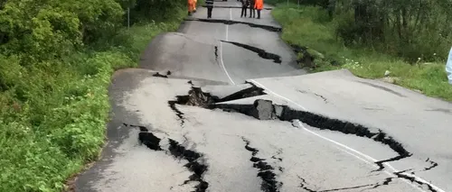 Trafic închis pe un drum național din Argeș, din cauza unei alunecări de teren
