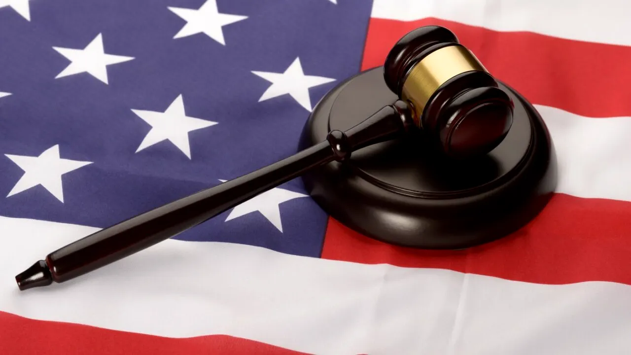 Curtea de Comerț Internațional BLOCHEAZĂ intrarea în vigoare a celor mai multe taxe vamale impuse de Trump. Decizia este temporară