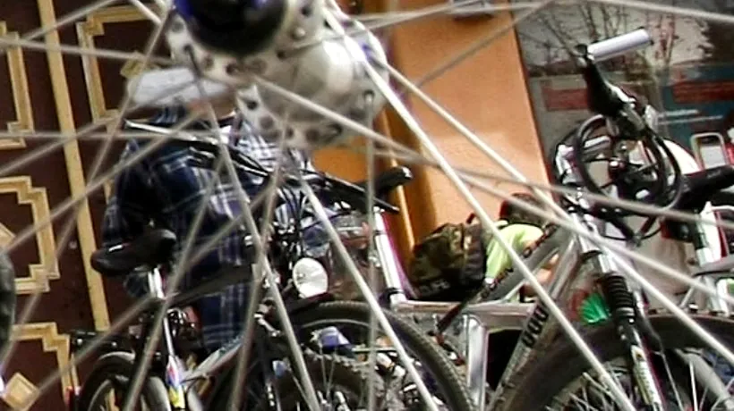 Percheziții la locuințele unor hoți de biciclete din Sectorul 1 al Capitalei