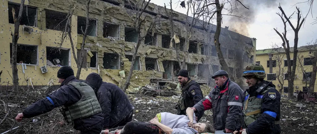 Femeia însărcinată care a fost evacuată pe o targă din maternitatea bombardată din Mariupol a murit. Ce s-a întâmplat cu bebelușul