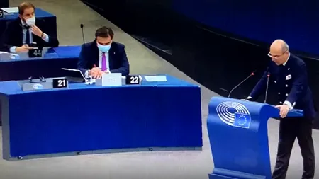 VIDEO | Rareș Bogdan în scandalul interzicerii termenului „Crăciun”: Poporul român a fost de nenumărate ori apărătorul creștinismului. Crăciun fericit, dragi europeni!