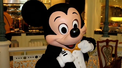 Mickey Mouse împlinește 88 de ani. Povestea șoricelului cu mănuși albe care a fascinat o lume întreagă 
