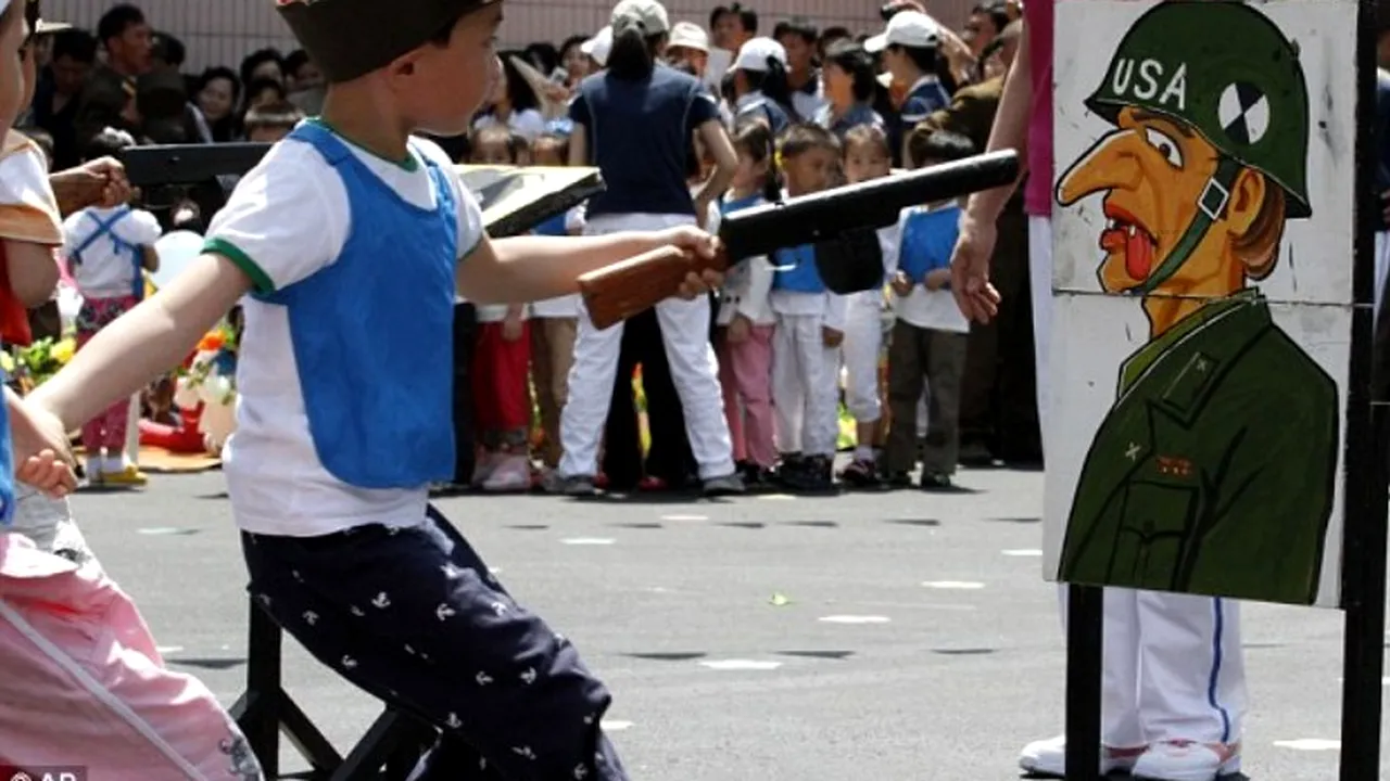 GALERIE FOTO. Ce învață la grădiniță copiii nord-coreeni