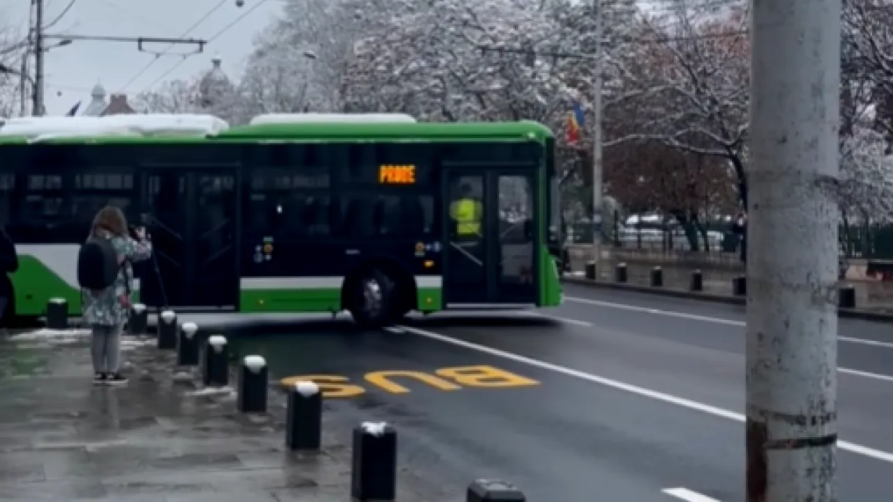 Noi benzi exclusive de AUTOBUZ în București. Se dau amenzi mari pentru șoferii care intră pe aceste culoare dedicate transportului în comun