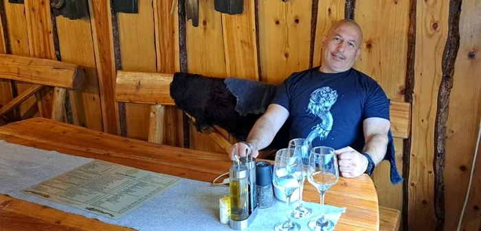 Pensiunea Ferma Dacilor, din Tohani, care a ars ca o torță, deținută de controversatul Cornel Dinicu