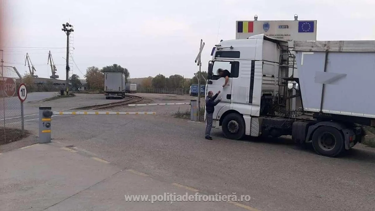 Un şofer român de TIR a fost la un pas de moarte în Italia, după ce un coleg marocan l-a ameninţat cu un pistol de jucărie