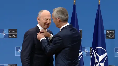 Mircea Geoană, decorat cu Ordinul NATO „Serviciul Merituos” / Stoltenberg: Ai demonstrat un profund simț al datoriei