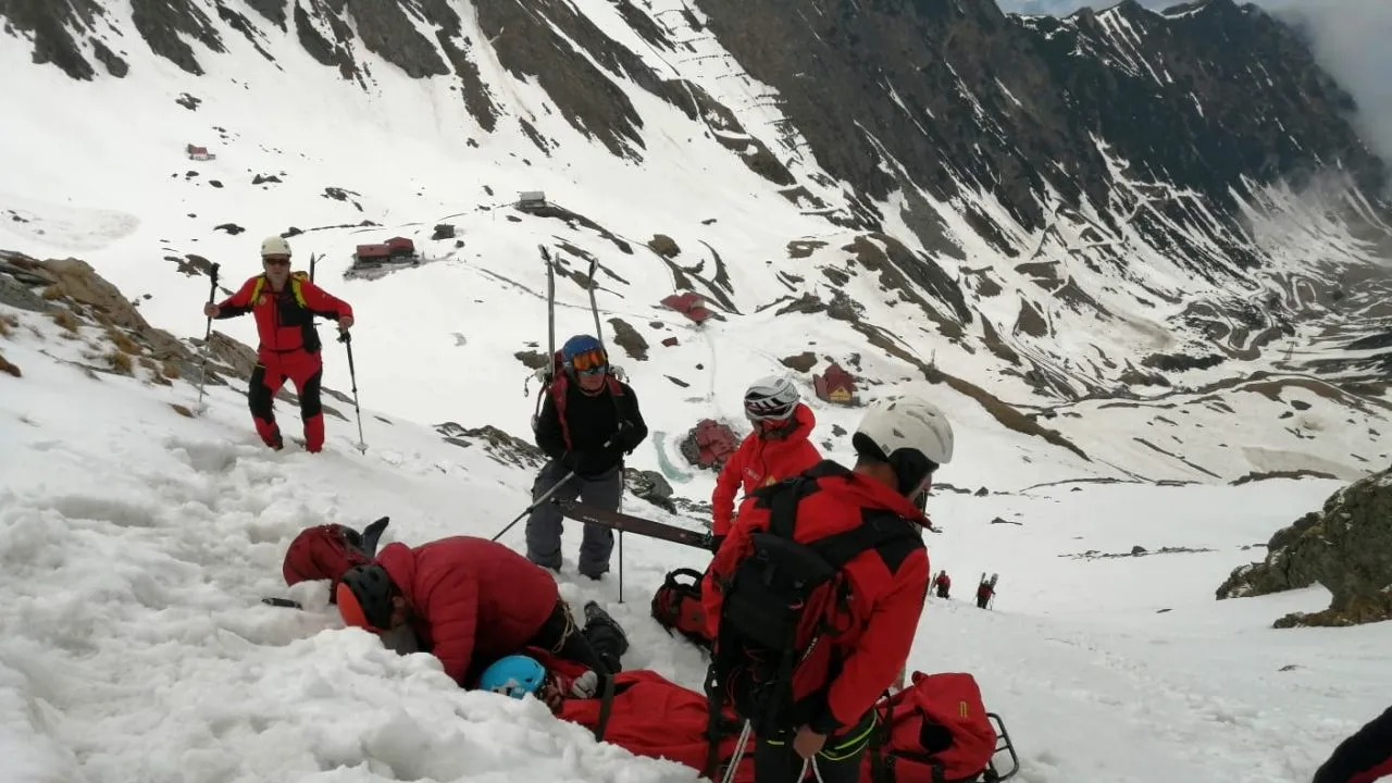 Avertismentul meteorologilor: Risc major de avalanșe în majoritatea masivelor montane