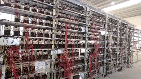 Minarea de criptomonede, un business păgubos pentru două firme. Patronii au dat toată afacerea pe mâna unui danez, care le-a furat toată aparatura și s-a asigurat că nu plătește nici curent