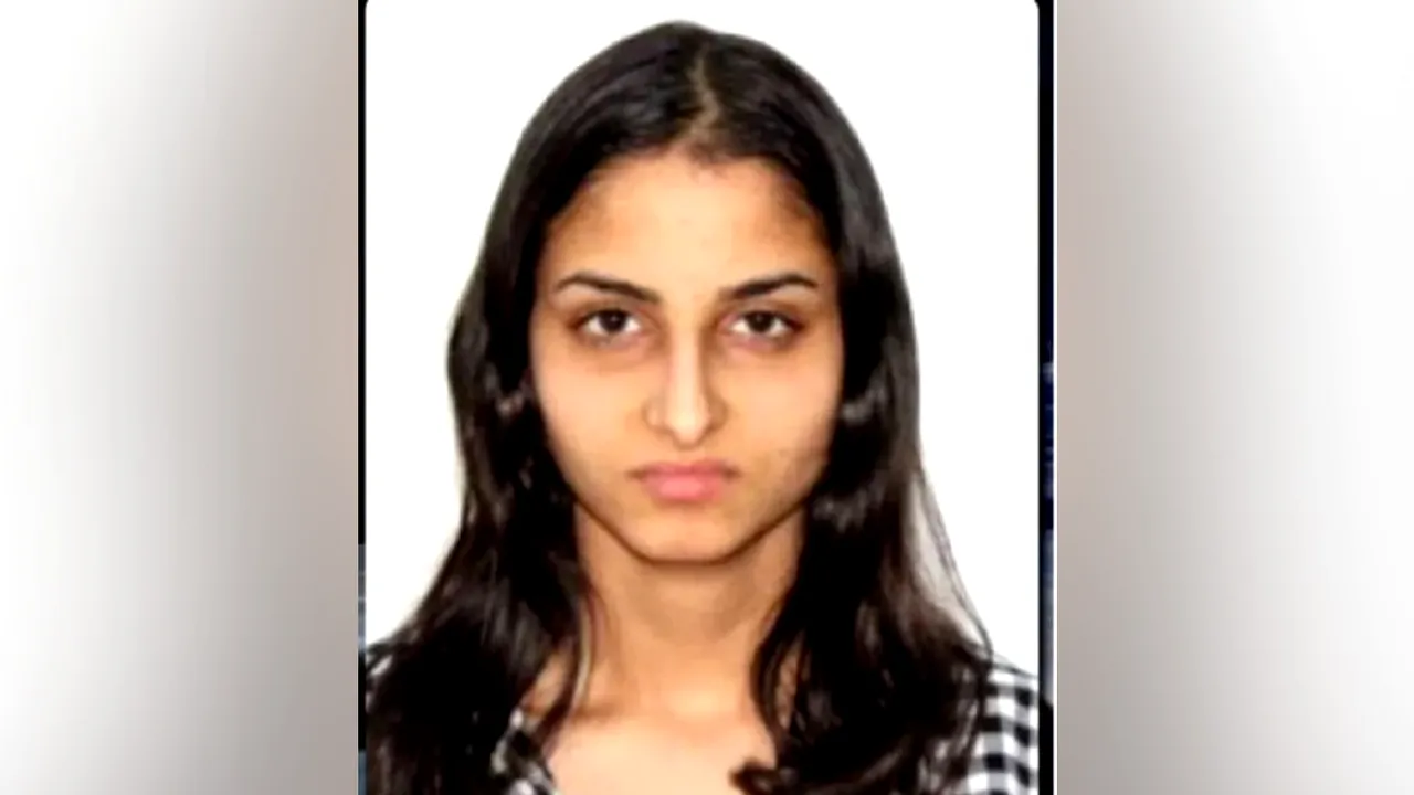 O tânără de 19 ani, din județul Suceava, a DISPĂRUT fără urmă după ce a plecat de la bunica sa. Polițiștii fac apel la populație pentru a fi găsită