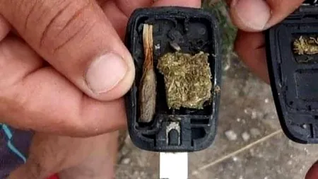 Un turist din Vama Veche a găsit o cheie de BMW pe plajă. Părându-i-se ceva ciudat, a desfăcut-o. Ireal ce a găsit ascuns în interiorul ei