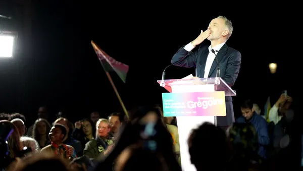 Ce a ales să facă Emmanuel Grégoire, imediat după ce a fost votat primar al Parisului. Noul edil a fost aclamat de susținători prin toată capitala franceză