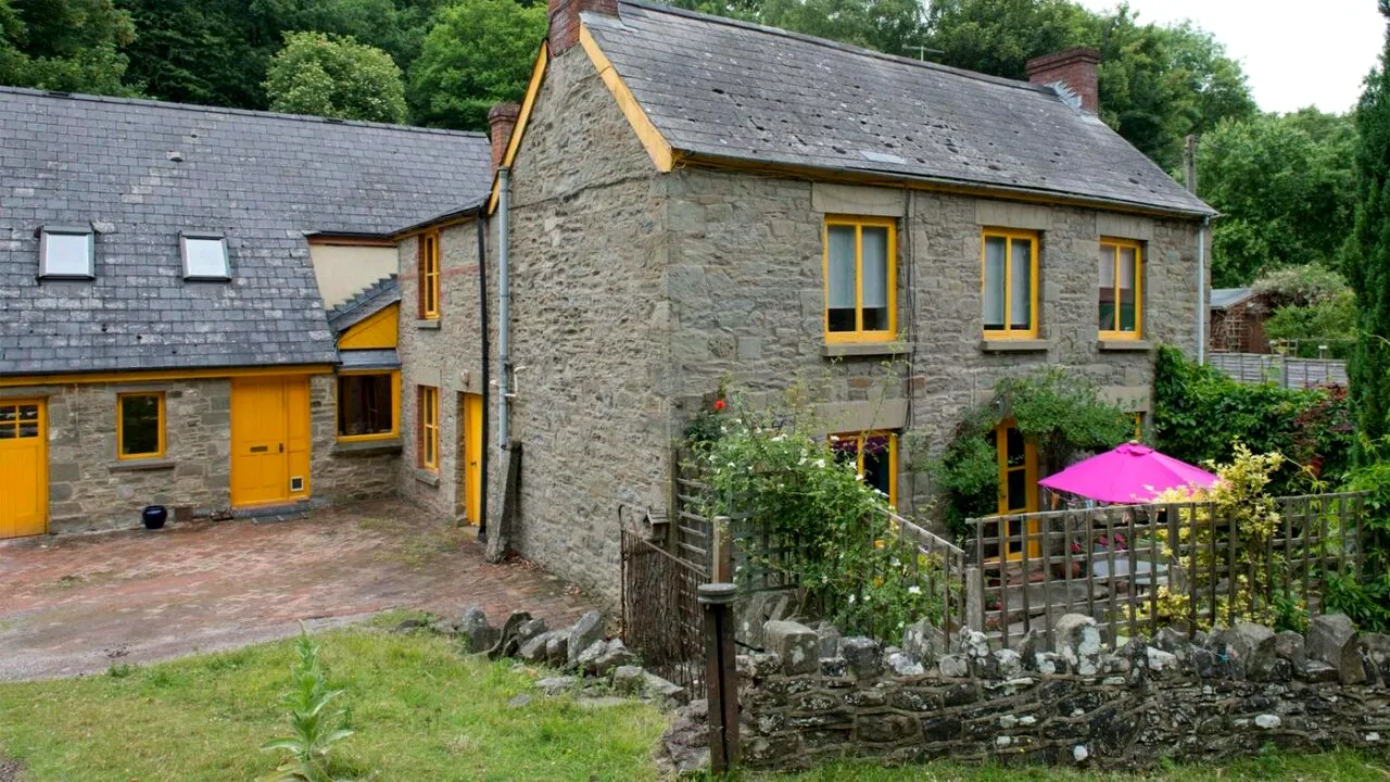 Motivul pentru care o CASĂ, estimată la aproape 600.000 de euro, nu-şi găseşte cumpărător, deși vedetele vor să-şi filmeze acolo videoclipurile