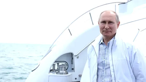 EXCLUSIV| „Ce trăim anunță sfârșitul Rusiei lui Putin. E una dintre cele mai mari pierderi navale de la Războiul Falkand”. Un expert în strategie militară din Londra explică ce înseamnă scufundrea crucișătorului Moskva