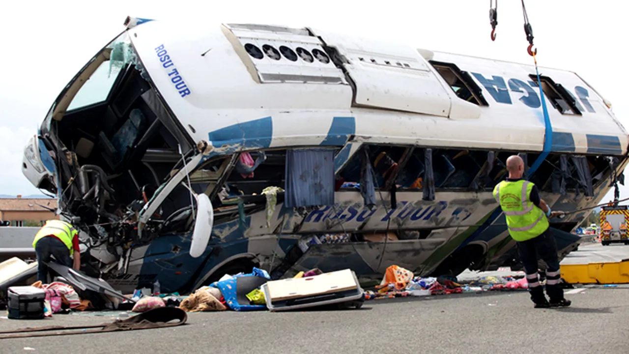 Nouă români răniți în accidentul de autocar din Franța vor fi aduși în România cu un avion militar