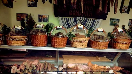 O familie de bucovineni au lansat o afacere de un milion de euro, inspirată din vechea tradiție a măcelarilor