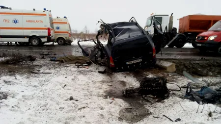 Accident grav pe E85, provocat de un bărbat care își înjunghiase soția. Omul a murit