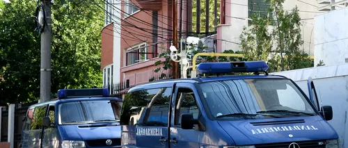 Un jandarm a ajuns LA SPITAL după ce a intrat în contact cu SÂNGELE unui om al străzii, care se BĂTEA cu doi controlori RATB