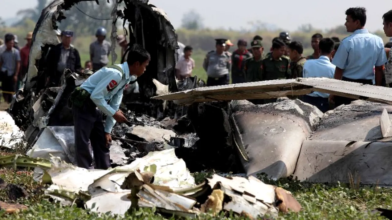 Au fost găsite primele fragmente ale avionului militar dispărut în Myanmar