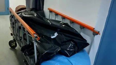 Imagini cu puternic impact emoțional! Deputatul USR Emanuel Ungureanu, noi dezvăluiri: Pacienți morți, abandonați pe scările unui spital din București, printre câini și saci de gunoi - FOTO 