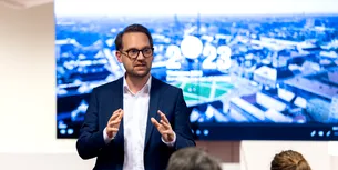 <span style='background-color: #2232e5; color: #fff; ' class='highlight text-uppercase'>POLITICĂ</span> Primarul TIMIȘOAREI, în proces cu ANI/Dominic FRITZ a fost acuzat de CONFLICT DE INTERESE