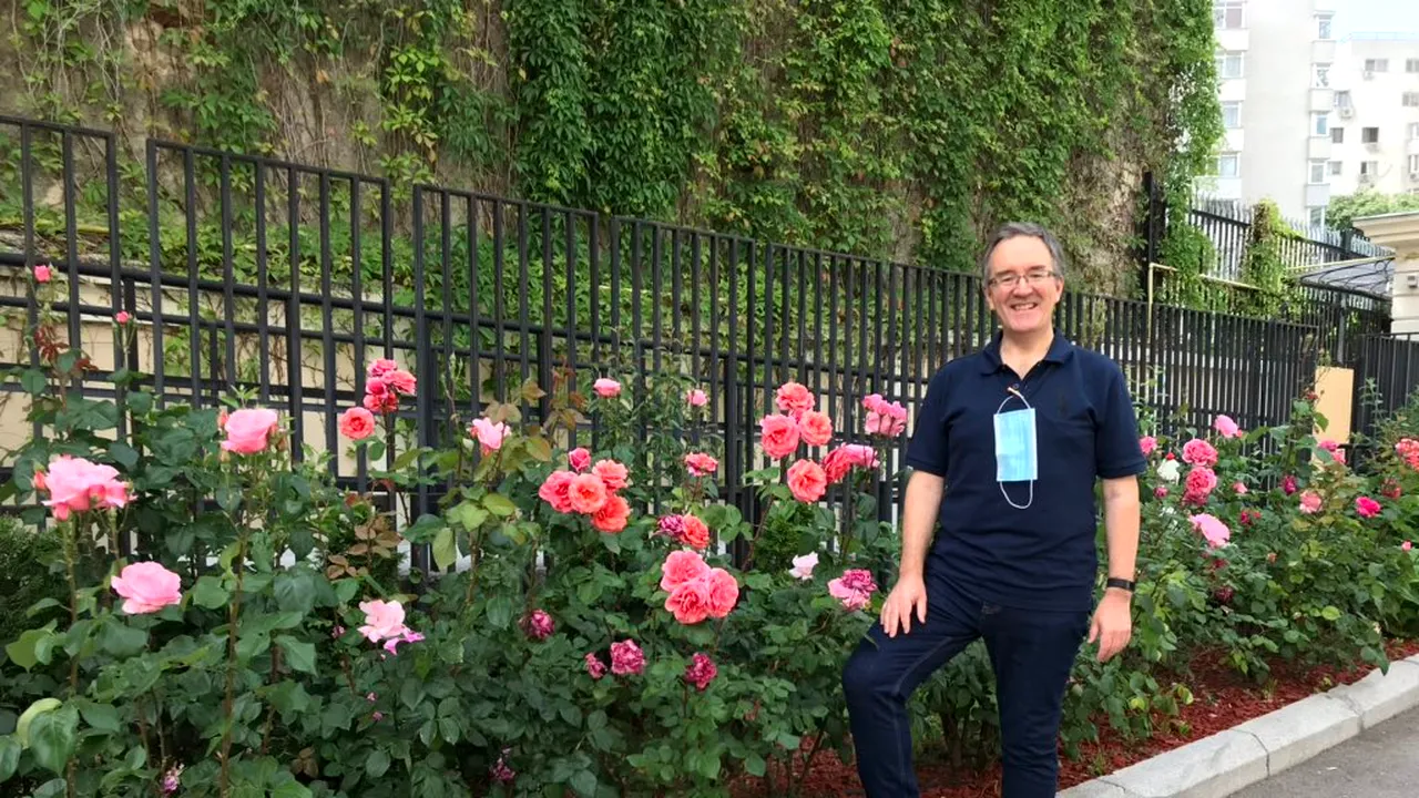 Andrew Noble: Chiar dacă Regina nu a vizitat România, a știut cum s-a dezvoltat în 32 de ani