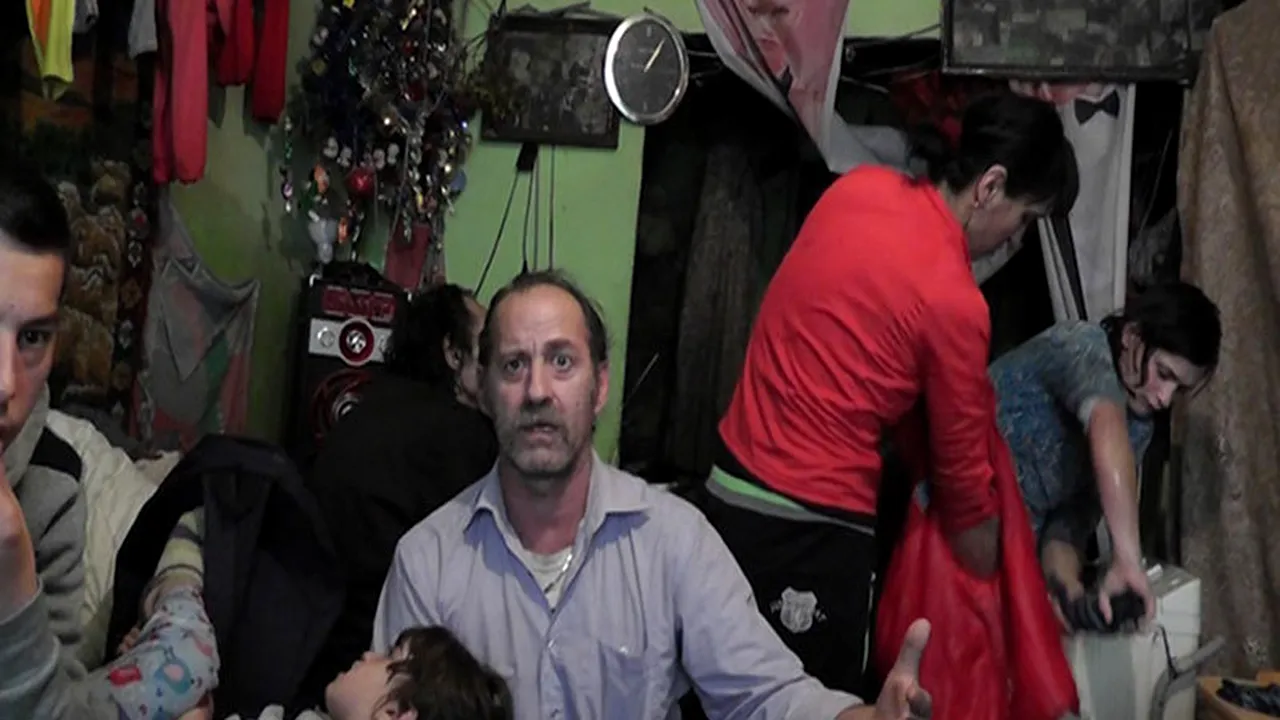 După ce a evadat din ghetoul din Baia Mare, a trăit o săptămână visul englezesc și a devenit vedetă la Channel 4, nea Sandu s-a-ntors acasă. REPORTAJ GÂNDUL