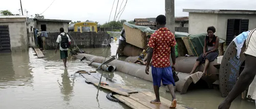 INUNDAȚII ÎN NIGERIA. Cel puțin 30 de morți și peste 120.000 de sinistrați, după deschiderea unui baraj în Camerun