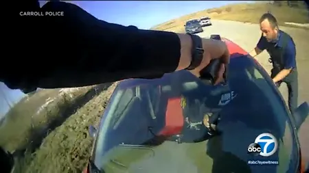 VIDEO | Scene ireale în SUA, unde un polițist a fost luat pe capotă de un individ care nu voia să coboare din mașină. Bărbatul avea mandat de arestare