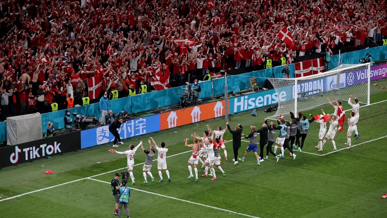 EURO 2020. Trei suporteri s-au infectat cu varianta Delta de Covid-19, la meciul Danemarca-Belgia din 17 iunie. Acum, 4.000 de spectatori ar trebui să se testeze