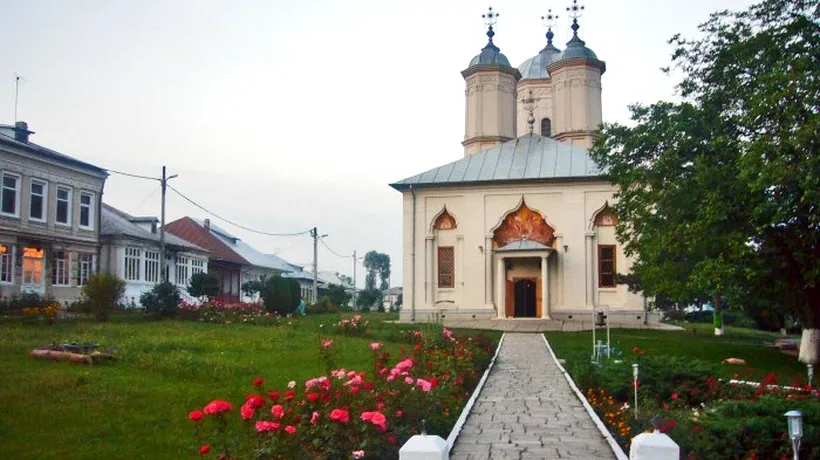 Starețul Mănăstirii Prislop, acuzat că a purtat discuții cu conținut homosexual, mutat la altă mănăstire. Ancheta, în desfășurare