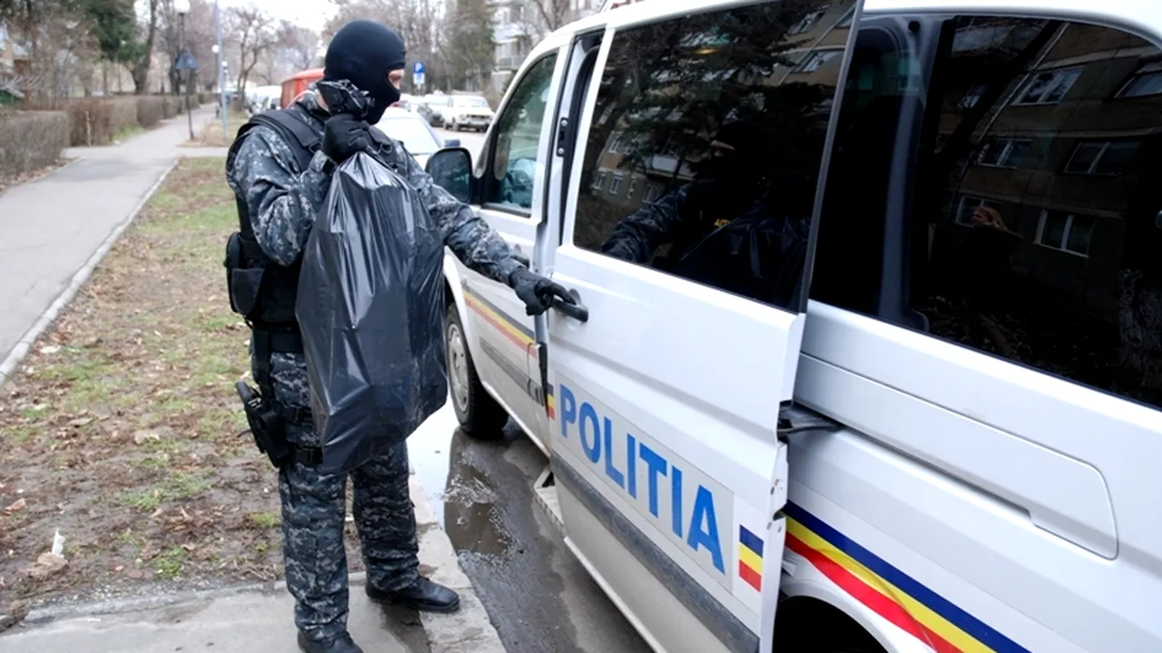 Zece percheziții în Arad, la persoane suspectate că furau mașini din țări ale Uniunii Europene