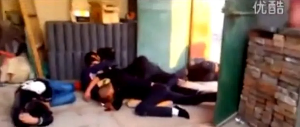 VIDEO viral. Reacția unui maestru kung-fu în timpul unei evacuări forțate