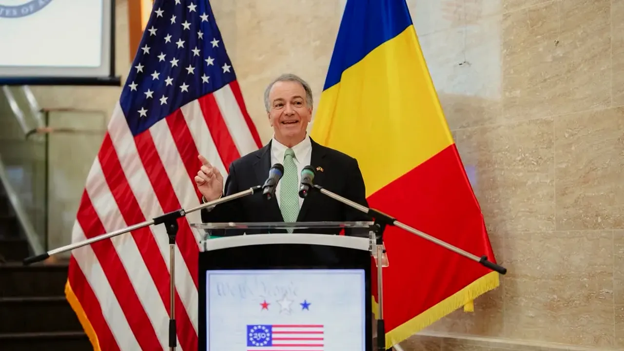 Ambasadorul SUA la București, care are rădăcini est-europene, învață limba română pe Duolingo. Ne se poate hotărî între sarmale și burgeri