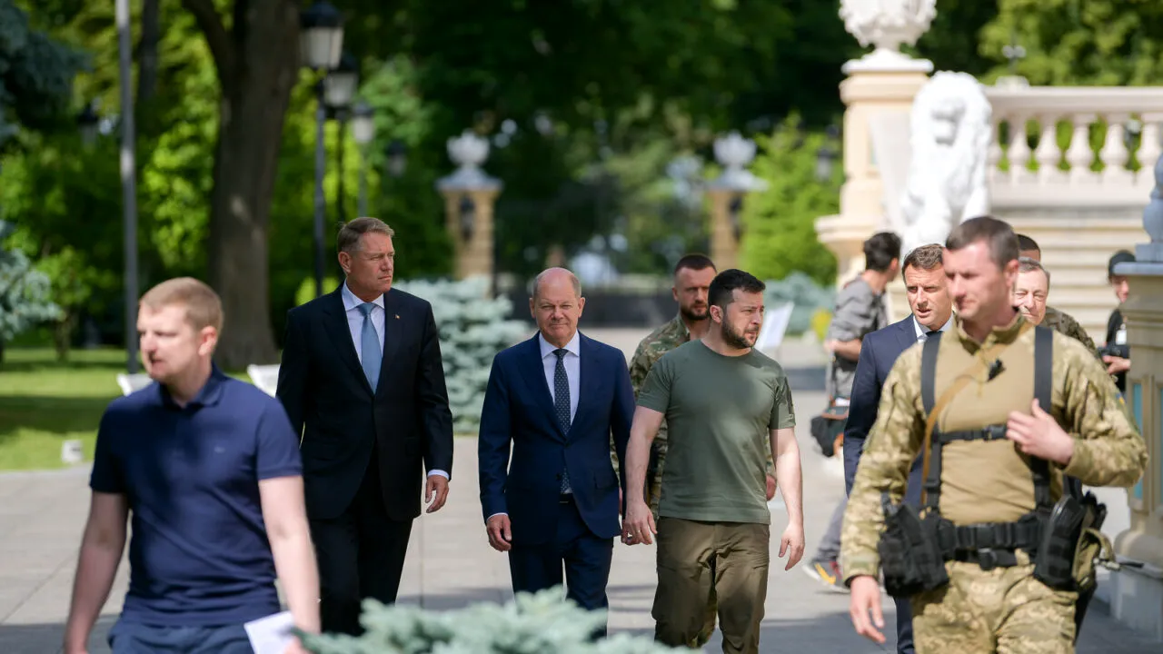 Macron: Liderii europeni sunt de acord ca Ucraina să obțină 