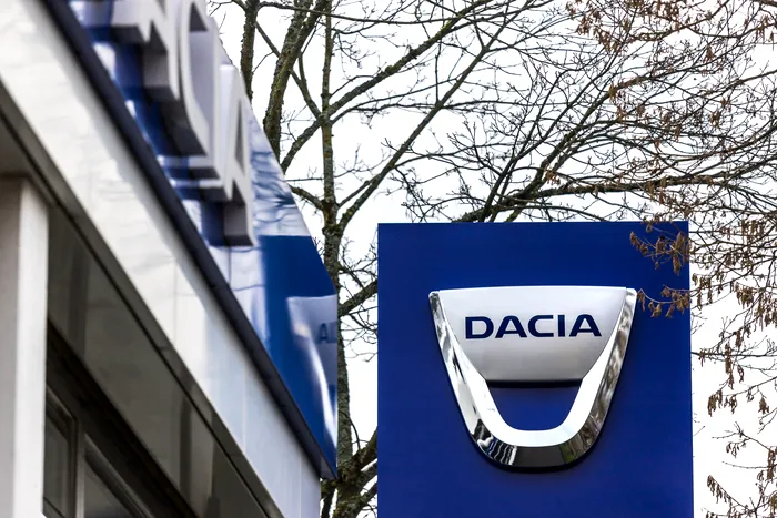 Vânzările Dacia au scăzut drastic în România. Piața românească este deprimată din cauza amânării Rabla și din cauza crizei
