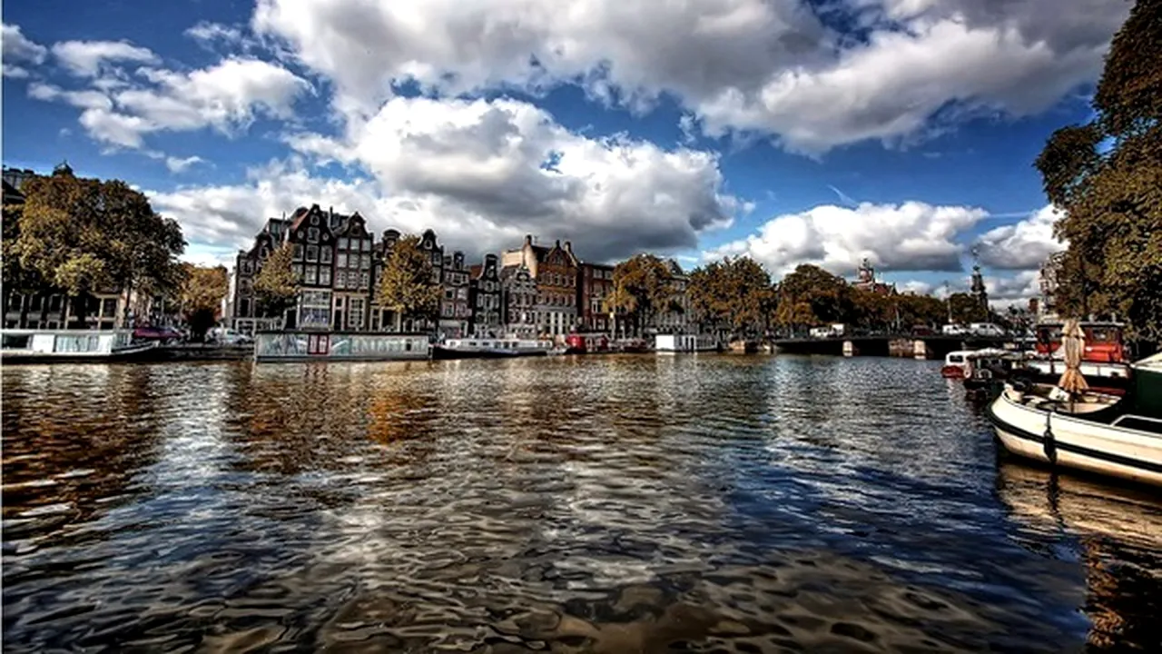 Palatul Regal din Amsterdam a fost vandalizat în culorile Palestinei și mâzgălit cu mesaje anti-Israel