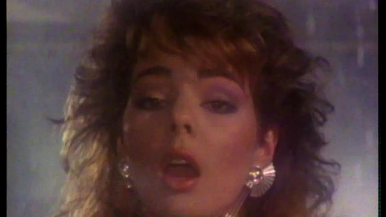 Una dintre cele mai cunoscute cântărețe ale anilor '80 vine la București