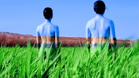 GALERIE FOTO. Camuflaj colorat. Artistul care a îmbinat trupul uman cu natura