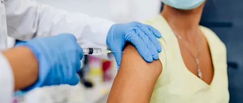 Specialist din Anglia, anunț teribil: “Niciun <i class='ep-highlight'>vaccin</i> nu a fost vreodată 100% eficient. Cei imunizați anti-COVID pot răspândi, în continuare, boala!”