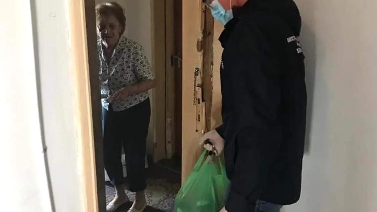 SPRIJIN. Bătrânii din Capitală care nu se pot deplasa pot cere acum să li se facă cumpărăturile. Cine suportă cheltuielile