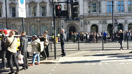 Britanicii au ieșit în stradă pentru a cere demisia premierului Liz Truss, după doar o lună de mandat. Ea ar putea fi destituită până pe 24 octombrie