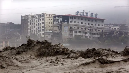 Zeci de oameni au fost îngropați în urma unei alunecări de teren în China