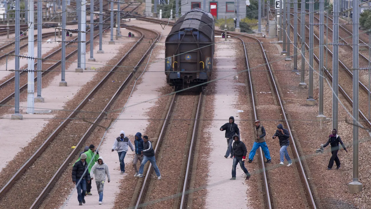 Avertismentul unui oficial în Parlamentul ungar: Teroriști pot să pătrundă în Europa cu valul de imigranți