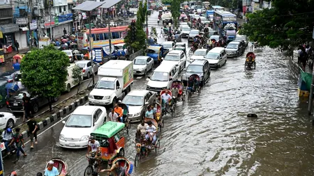 INUNDAȚII de proporții în Bangladesh. Cel puțin cinci oameni au murit și mii de persoane sunt sinistrate