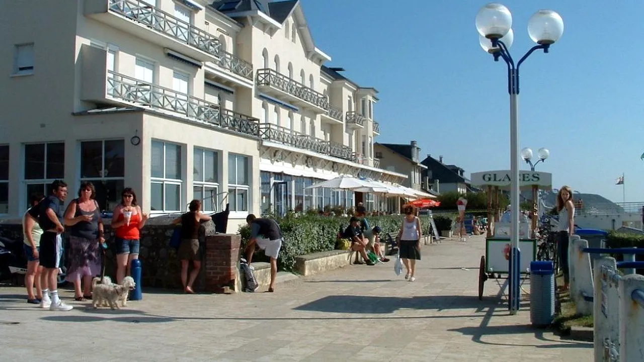 A intrat pe plajă și a strigat „Allah Akbar! Vă voi ucide